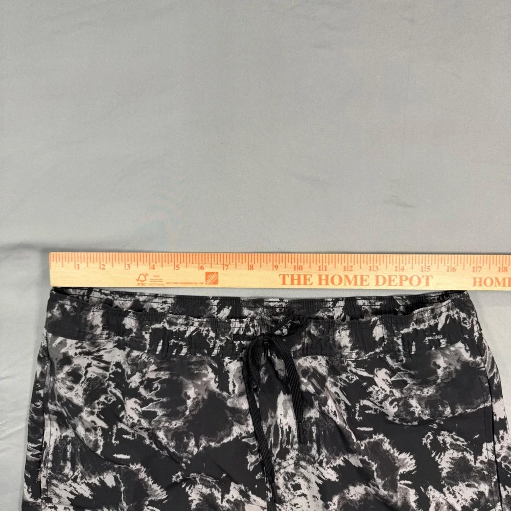 BYLT Premium Basics Coastal Boardshort Mens L 7in Black Tiger Dye Dark Active